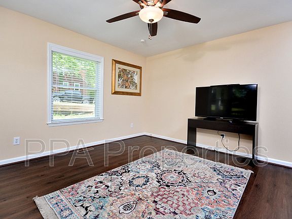 4th image of 2410 Francis St