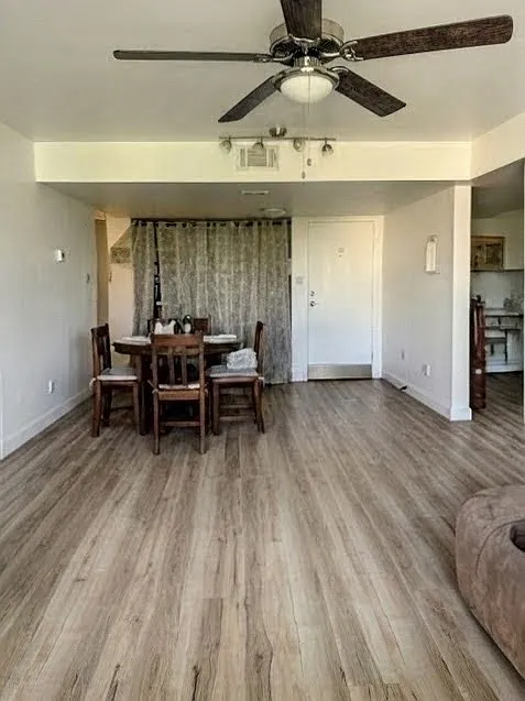 3 bed, 1221 sqft, $3,850 — Photo 2