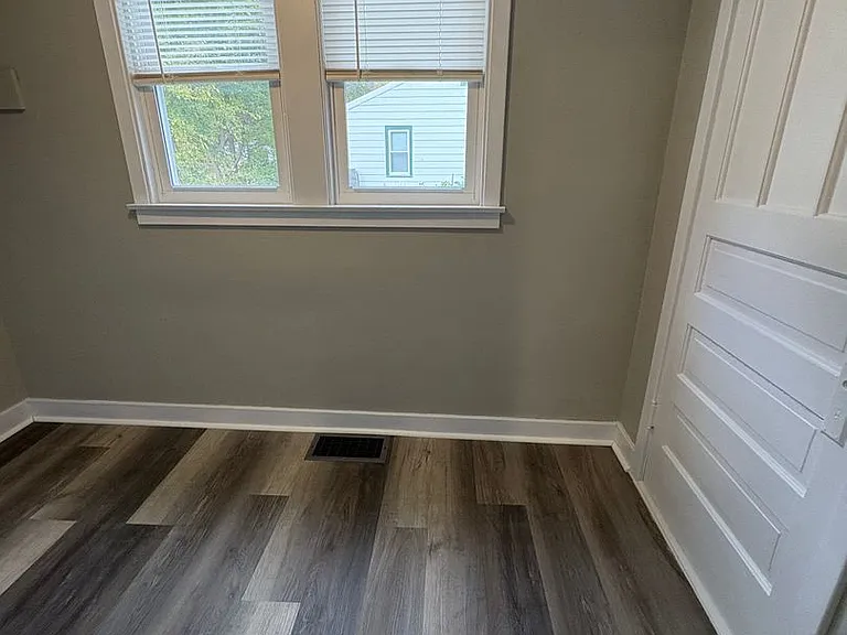 1115 Hollister Ave — Photo 4