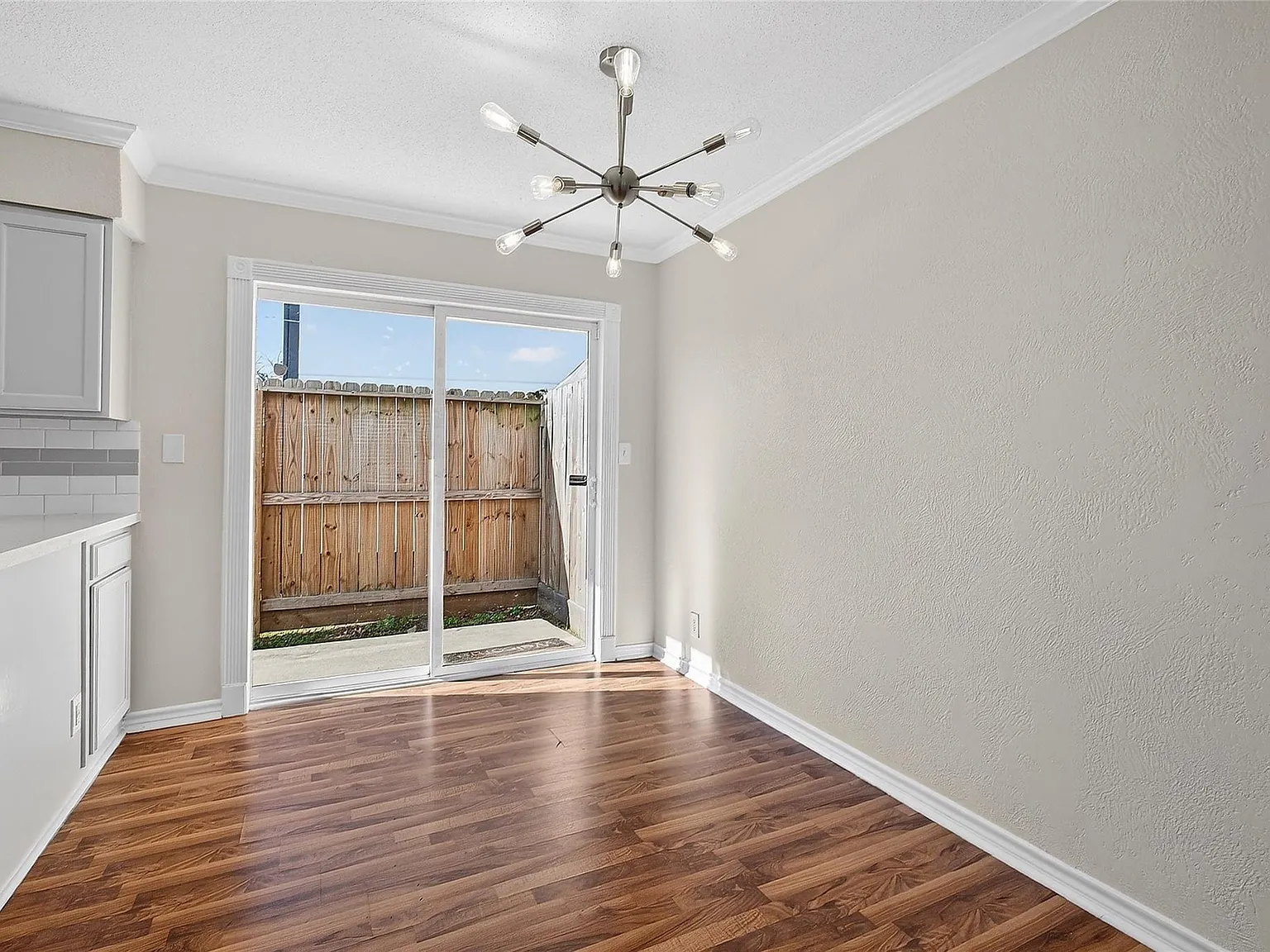 2 bed, 1.5 bath, 1068 sqft, $1,600 — Photo 4