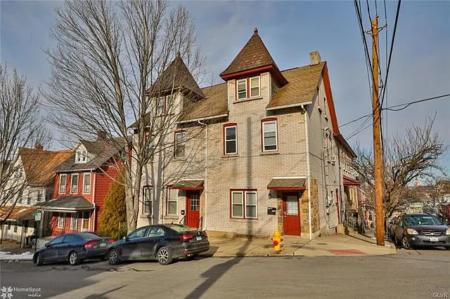 571 Hillside Ave photo 1