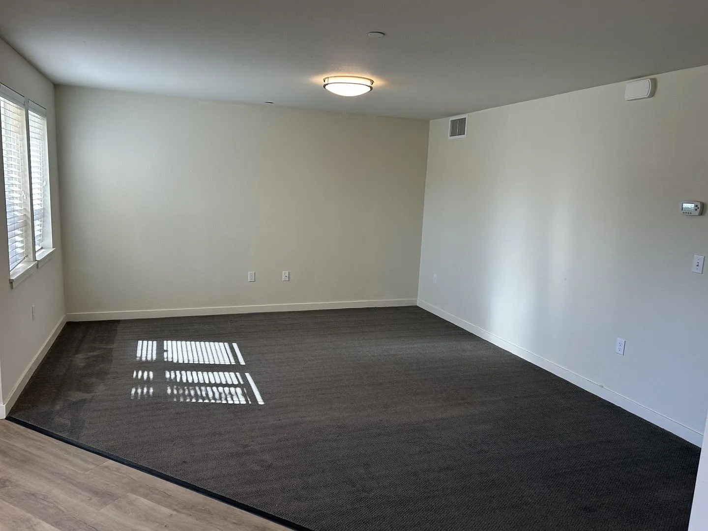 2 Bed, 1 Bath, 850 Square Foot Ground Floor-Single Story Apartment with Air Conditioning — Photo 4