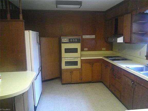 2nd image of 320 E Vandalia Rd
