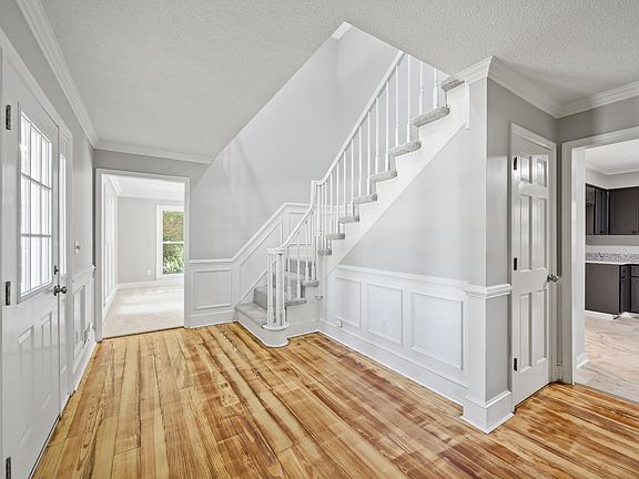 3rd image of 120 Kalmia Cir