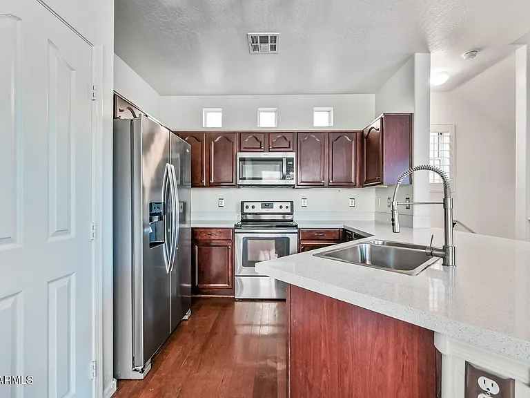 933 W Aspen Way — Photo 8