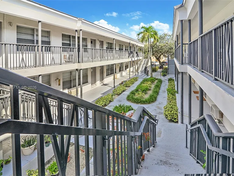 974 Biarritz Dr #11 — Photo 10