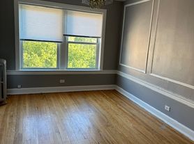 2052 W Estes Ave, Chicago, IL