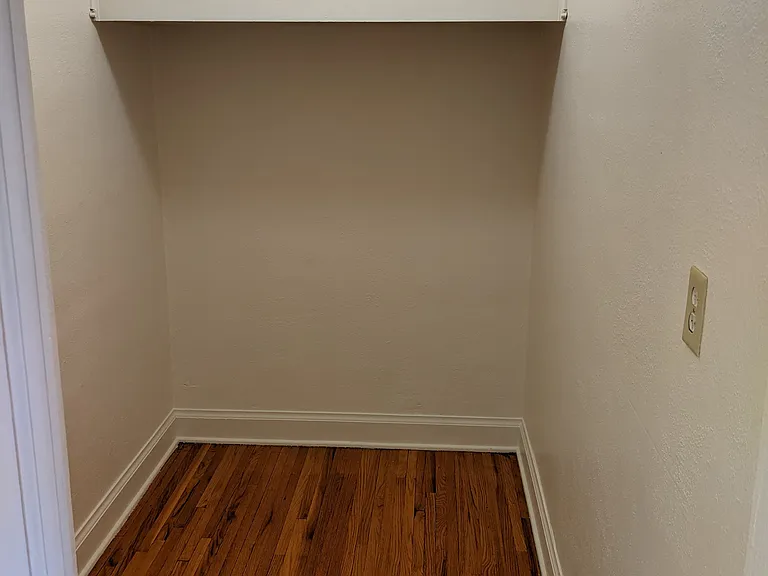 1019 S Farwell St — Photo 6