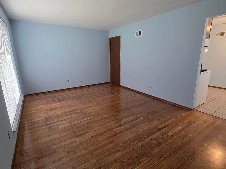 10531 Hobday Ave — Photo 2