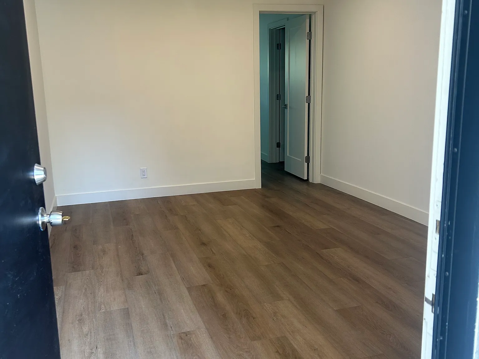 1 bed, 800 sqft, $2,400 — Photo 2