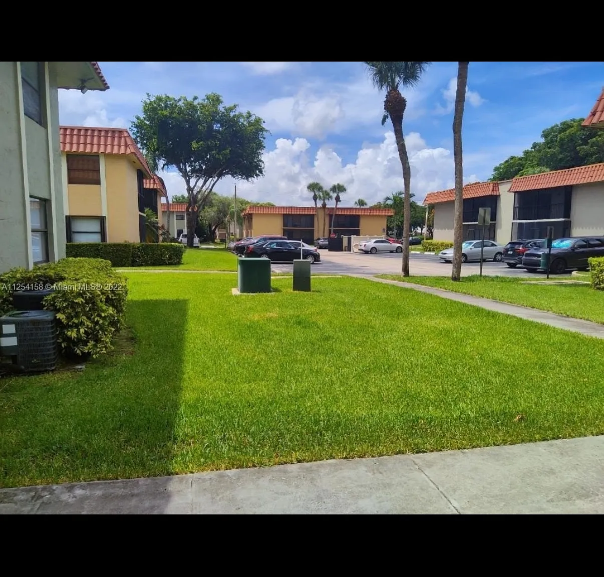 3 bed, 1093 sqft, $2,550 — Photo 1