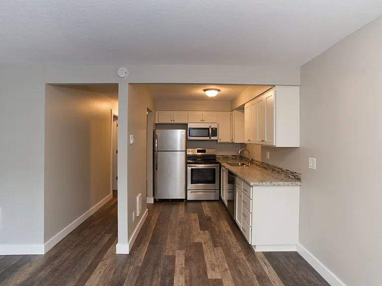 2600 NE Lombard St — Photo 16