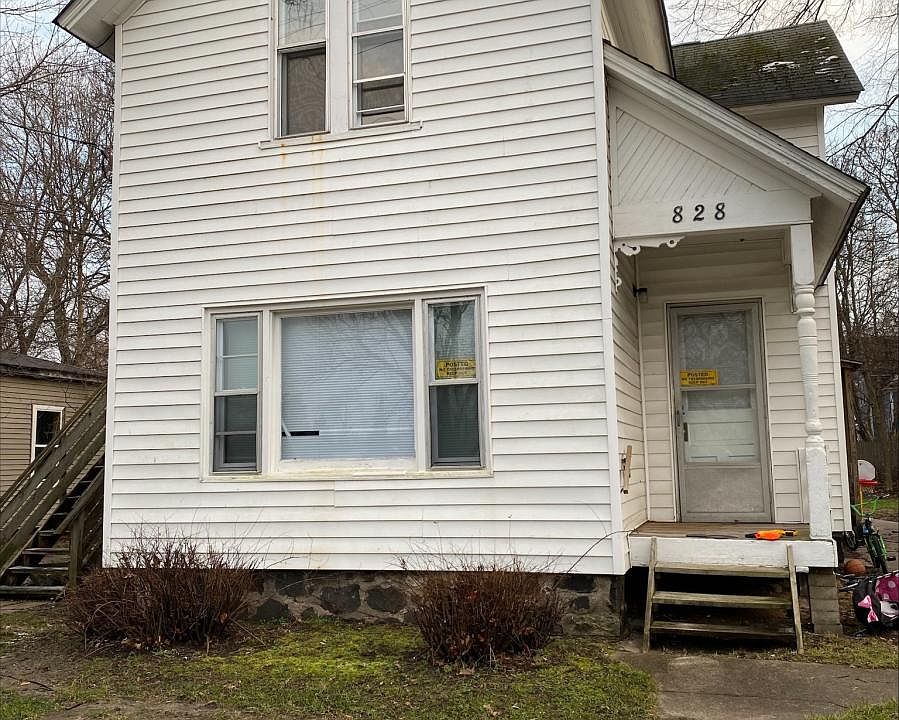 1st image of 828 Gibson St #2