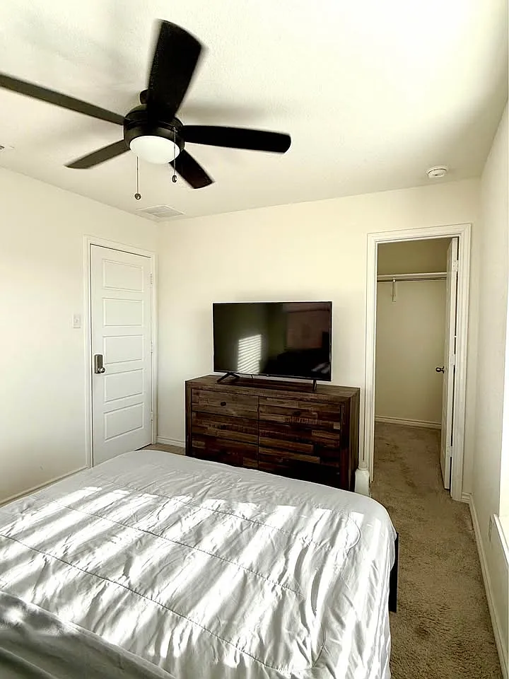 5 bed, 3.5 bath, 2694 sqft, $750 — Photo 3