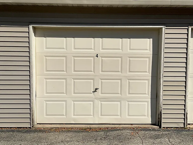 Detached oversized 1 car garage