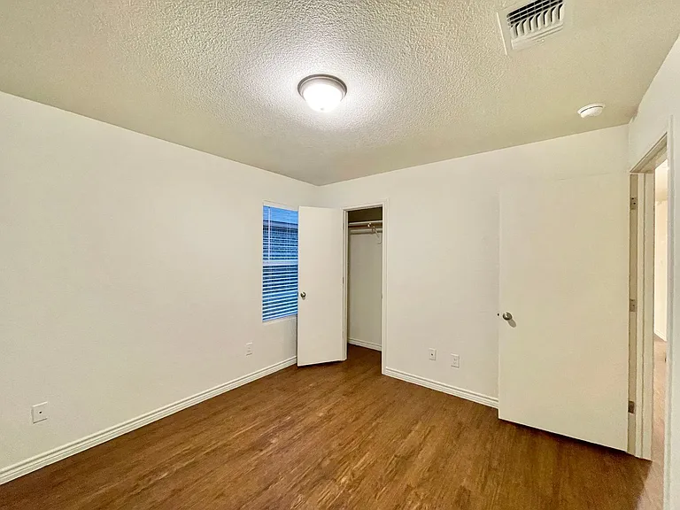 901 Lasso Dr — Photo 21