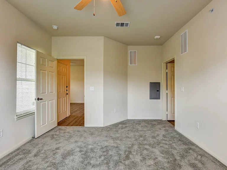Shadow Ridge — Photo 11
