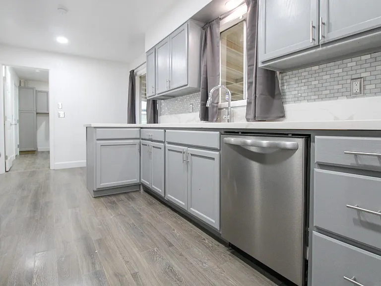 1170 Clearview Ave NE — Photo 8