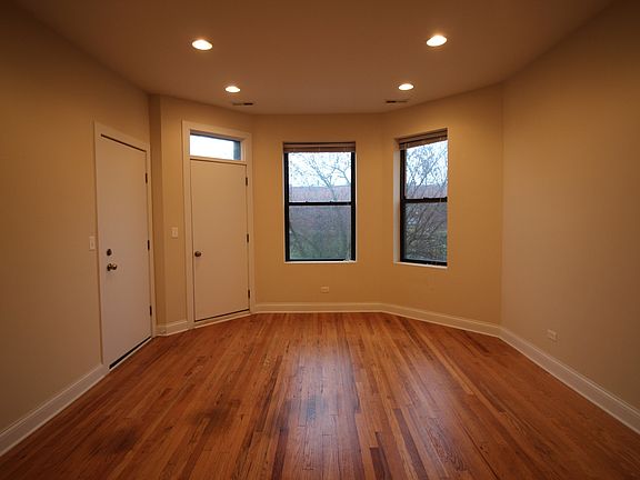 4th image of 5409 N Ravenswood Ave