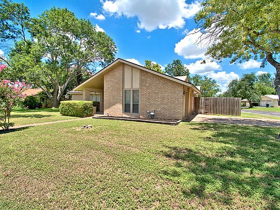 2nd image of 601 Hillbrook Dr