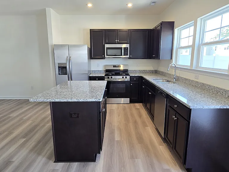 220 Greenpark Rd — Photo 12
