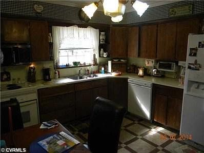 5th image of 8112 Diane Ln