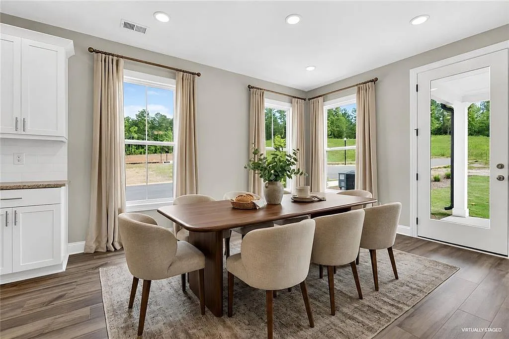 3 bed, 2.5 bath, 1760 sqft, $2,400 — Photo 2