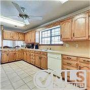 3rd image of 140 Willowcrest