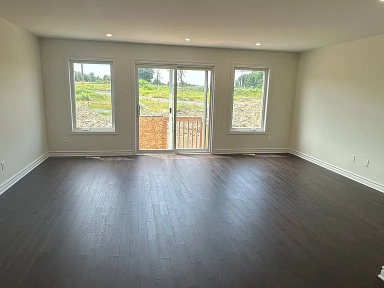 98 Morgan Clouthier Way N — Photo 14