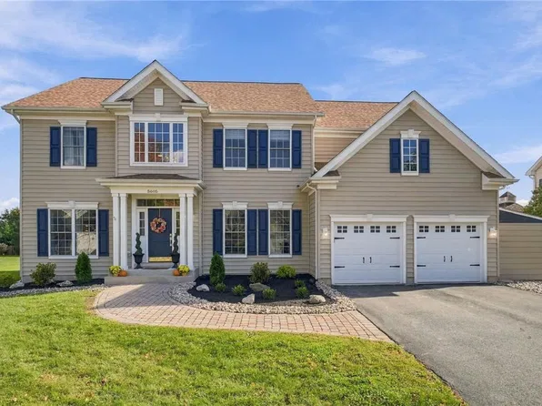 5605 Falcon Dr, Bethlehem, PA 18017