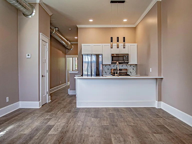 151 E Eagle St — Photo 45