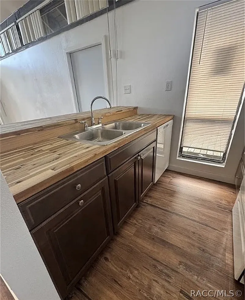 1 bed, 1.5 bath, 650 sqft, $1,700 — Photo 4
