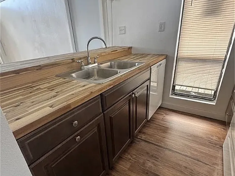 2649 N Seabreeze Point S — Photo 4