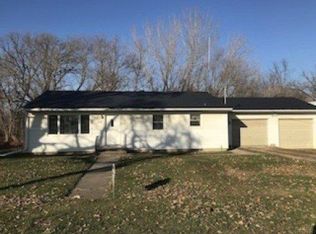 208 E Main St, Riceville, IA 50466