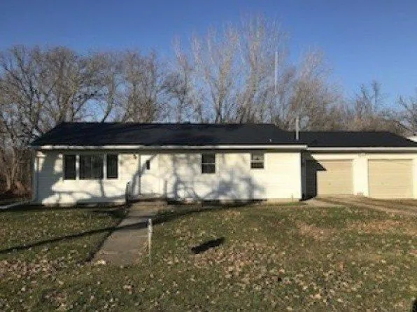 208 E Main St, Riceville, IA 50466