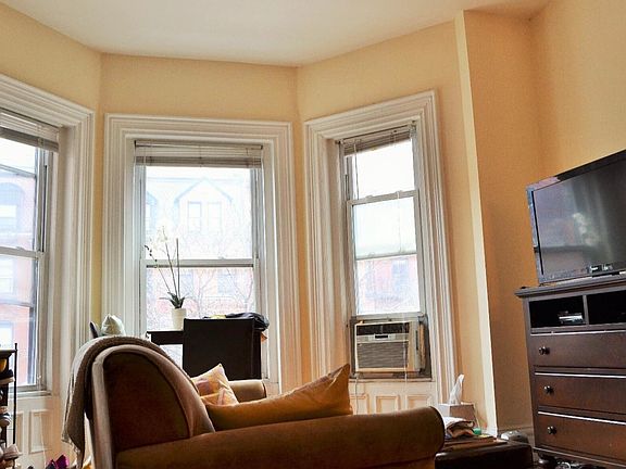 2nd image of 225 Newbury St APT 3F