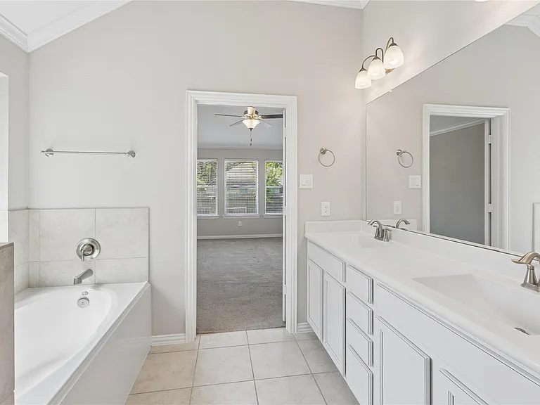 2357 Old Stone Dr — Photo 17