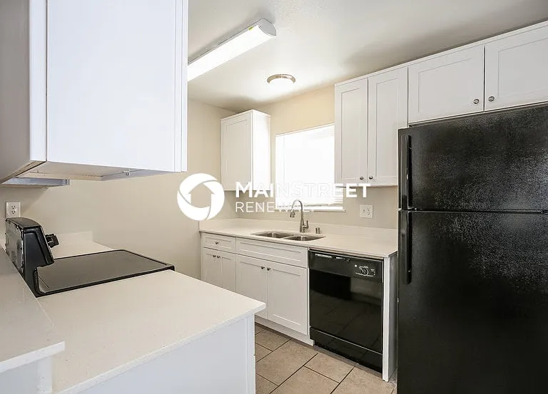2126 Citroen St — Photo 6