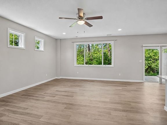4th image of 260 Amberwood Dr