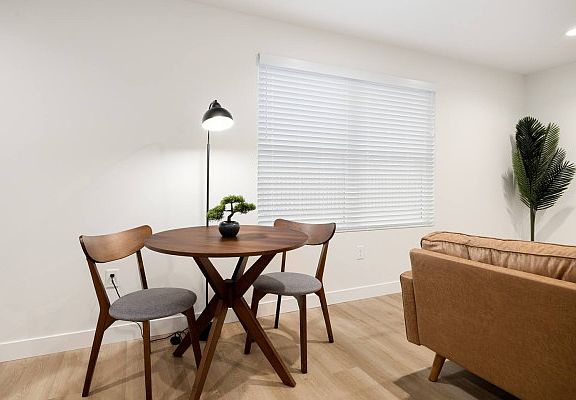 5th image of 300 E Tyler St #6