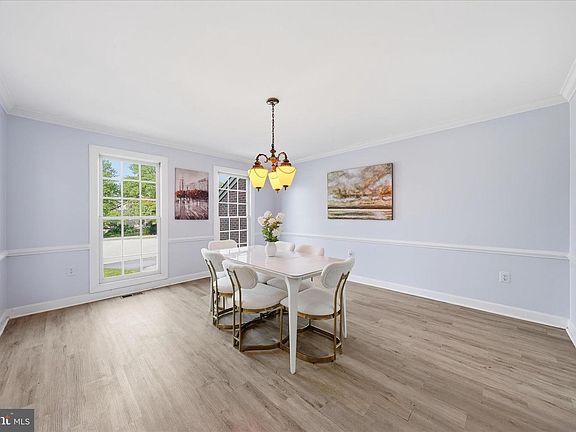 4th image of 6135 Fieldcrest Ct