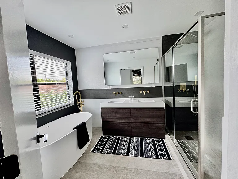 1215 E Broward Blvd #1 — Photo 6