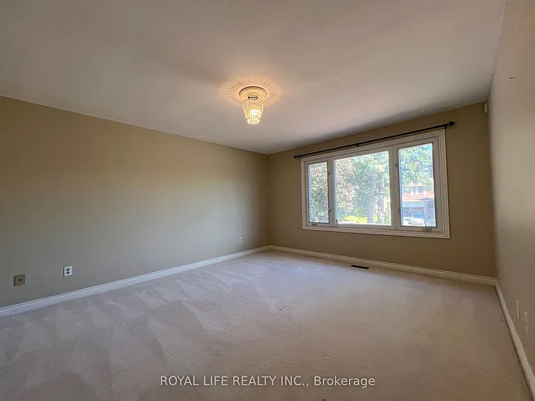 10 Saddletree Dr — Photo 18