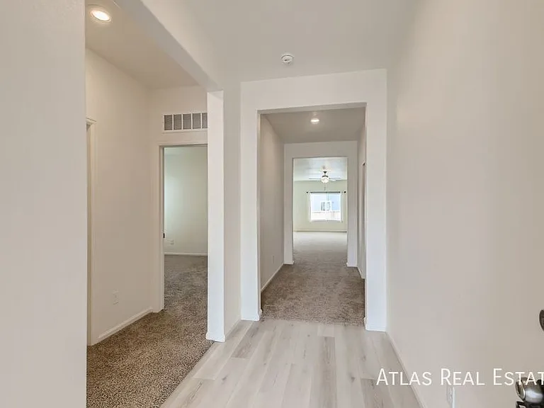 987 Cascade Falls St — Photo 2