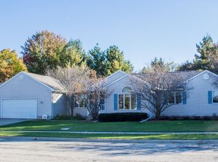 1401 Country Meadows Dr, Waverly, IA 50677