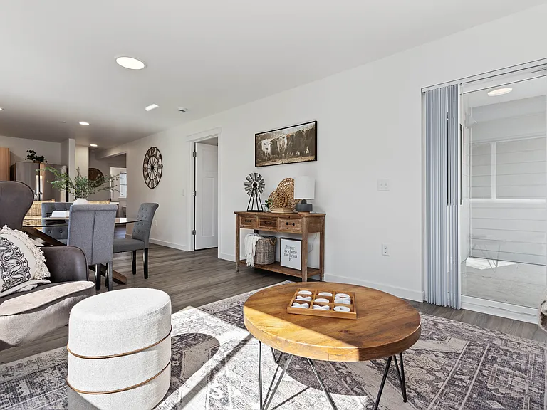 665 E Badger Rd — Photo 15