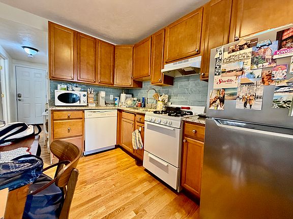 4th image of 1056 Cambridge St #6R