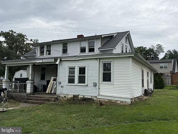 3rd image of 124 E Walnut St