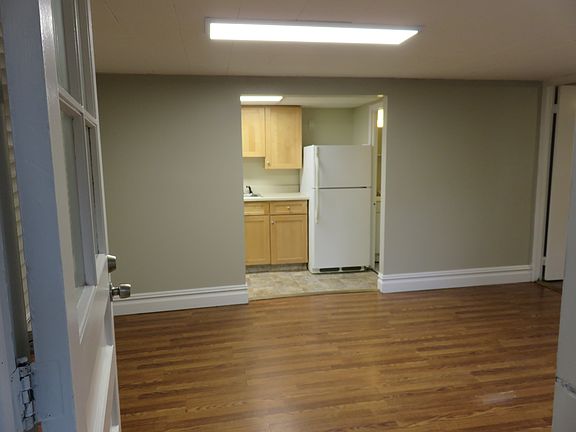 3rd image of 35 Troy Ln