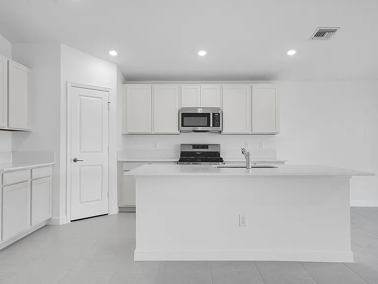 6394 NW Windwood Way — Photo 7